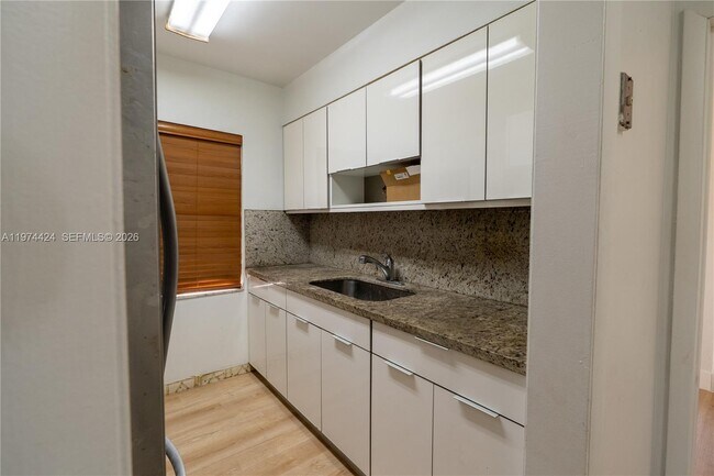 Building Photo - 3665 SW 16th St