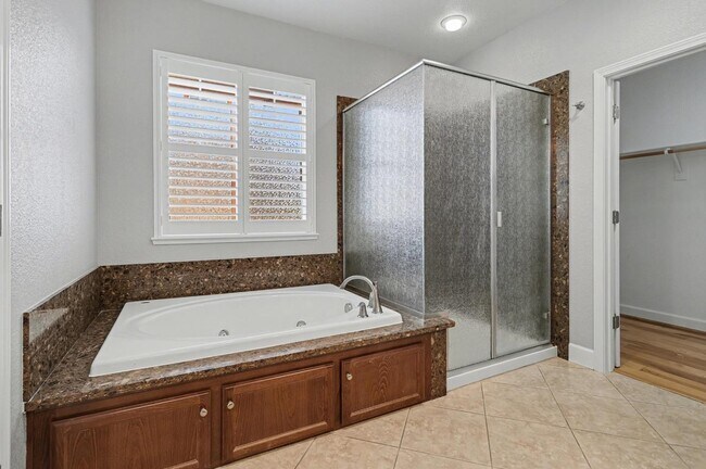 Building Photo - 568 Selby Lane