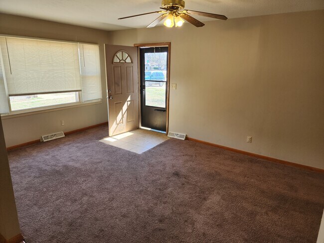 Building Photo - 432 Hazel Ct