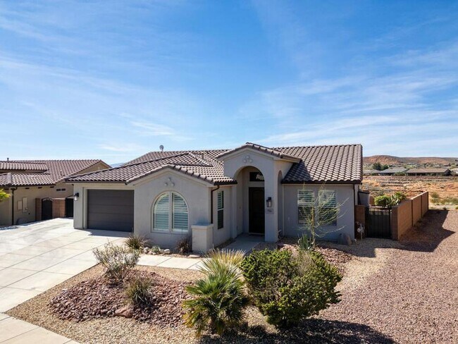 Building Photo - Brio Beauty! 3 Bedroom Home with View and RV Parking!