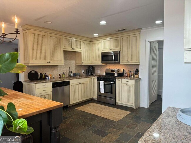 Building Photo - 4229 Weaver St SE