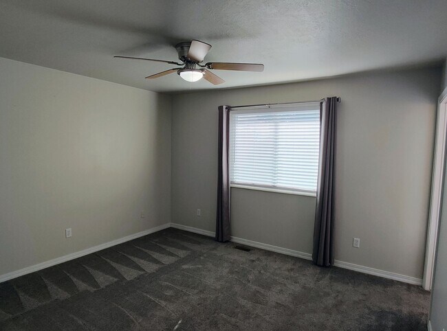 Building Photo - Great 5 Bed 3 Bath Remodeled Home