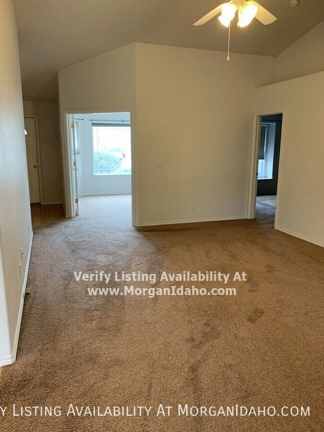Building Photo - 3014 N High Desert Wy