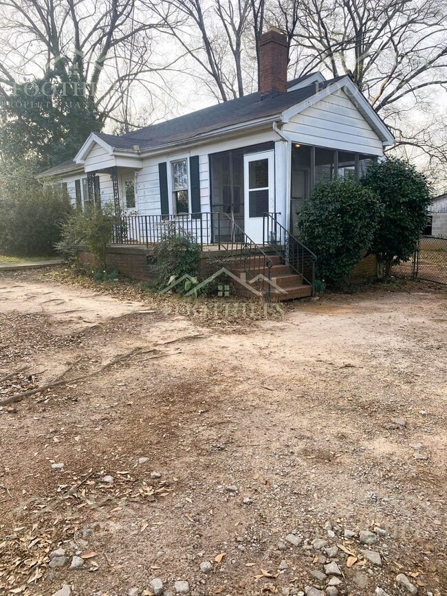 Building Photo - 708 Crescent Dr