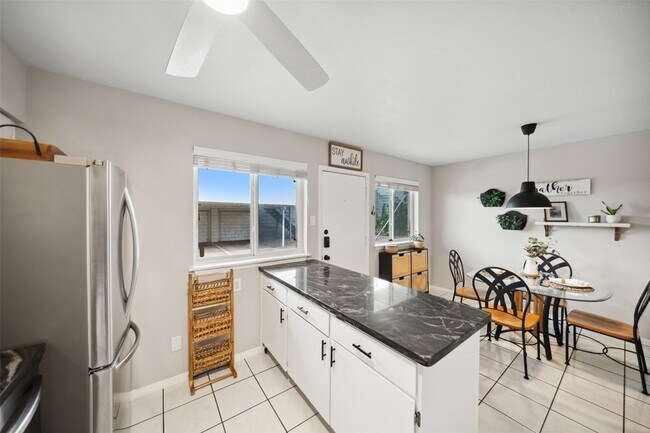 Building Photo - 4040 San Felipe St