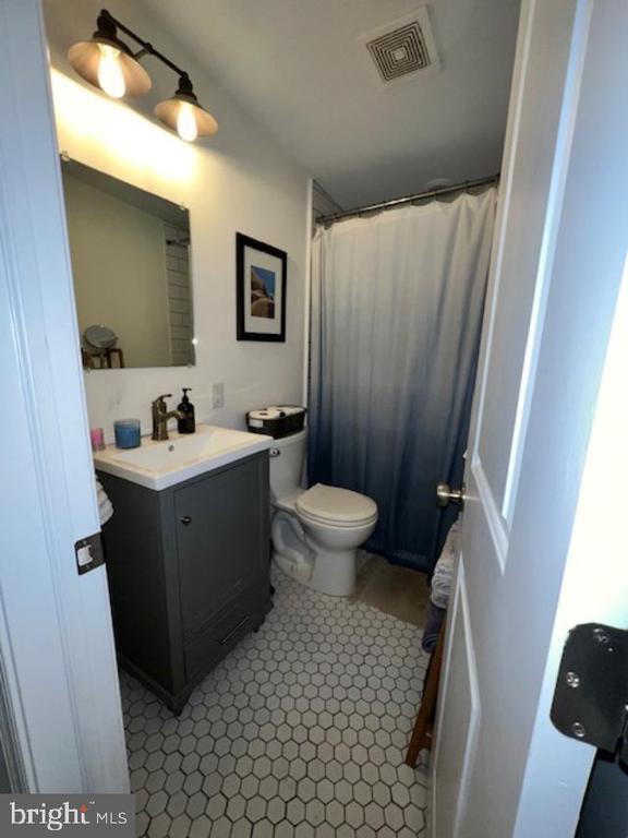 Building Photo - 659 Downingtown Pike