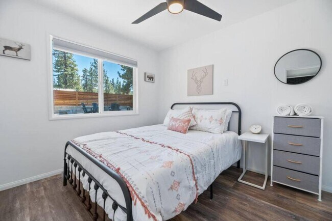Building Photo - Cozy, Fully Furnished, One Bedroom One Bathroom Rental Minutes Away from the Big Bear Lake Front!