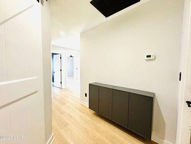 Building Photo - 205 Covington St