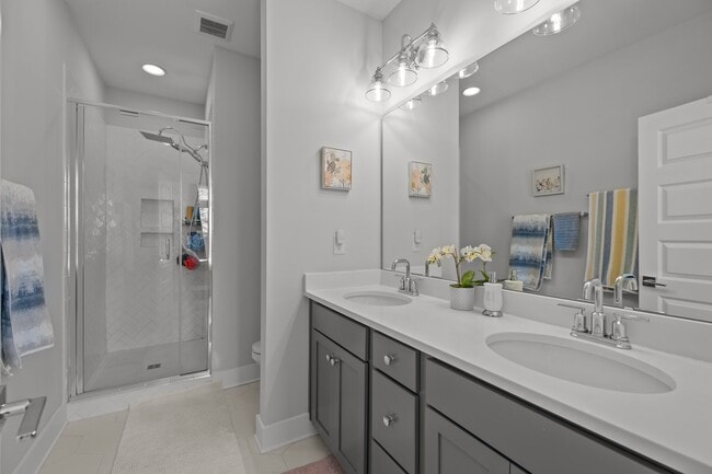 Building Photo - 644 W End Dr