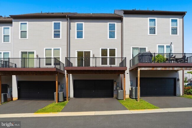 Building Photo - 2389 Liberty Lp