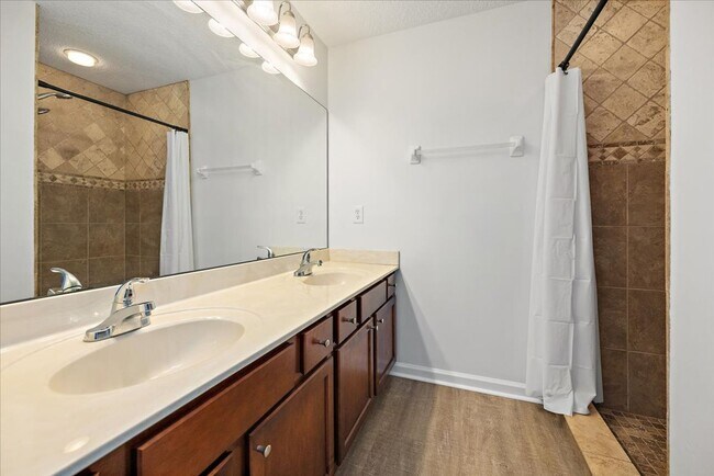 Building Photo - Great Jax Beach Location!