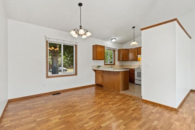Building Photo - 4243 Pin Oak Dr