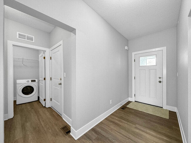 Building Photo - 4461 Lower Beaver Rd