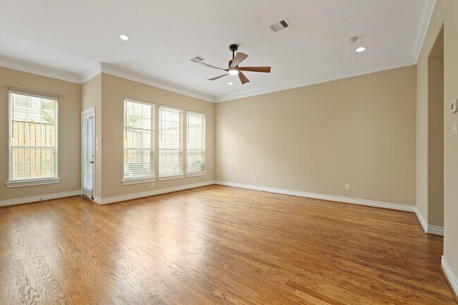 Building Photo - 2615 Cheshire Oaks Dr
