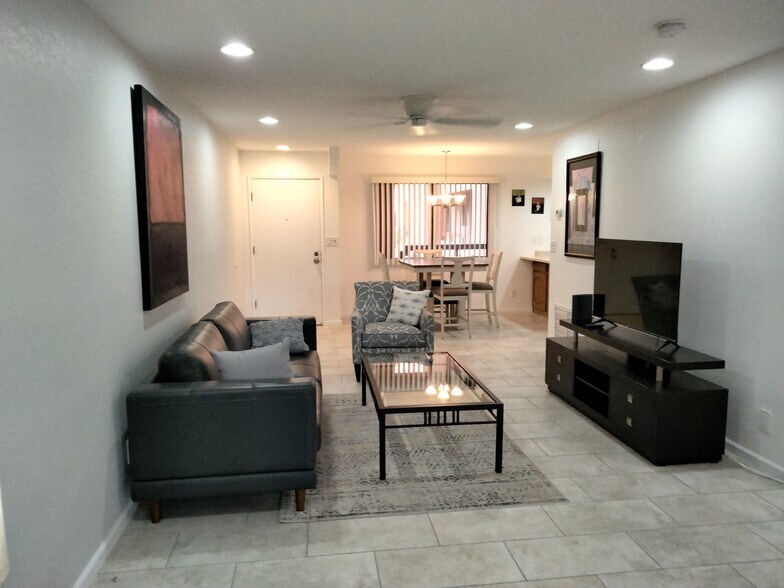 Building Photo - 4303 E Cactus Rd