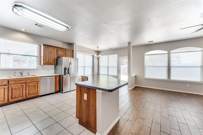 Building Photo - 2204 Speidel Dr