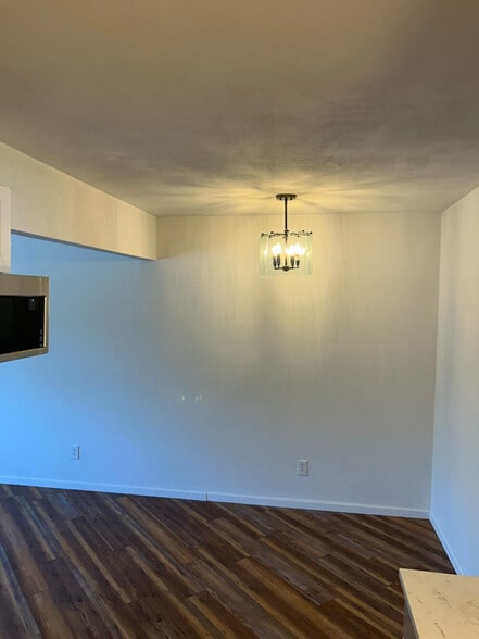 Building Photo - 631 Vicksburg Dr