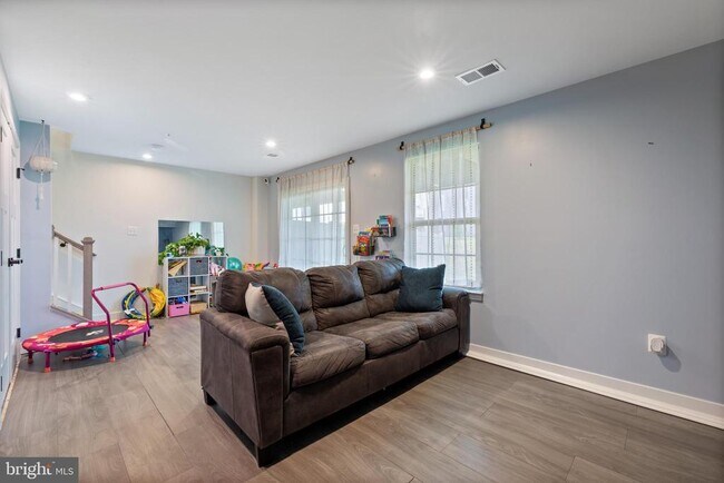 Building Photo - 7232 Bodkin Wy