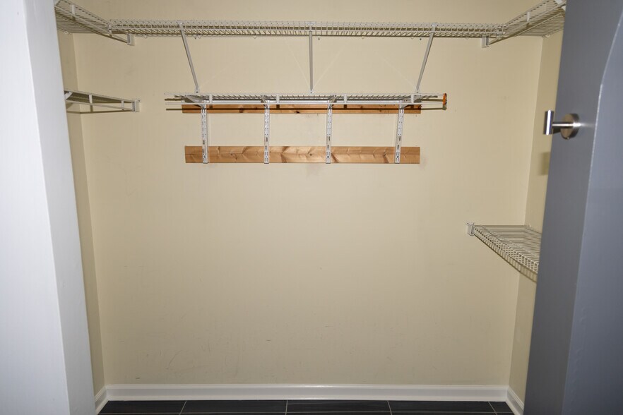 Building Photo - 1671 Glenn Abbey Dr