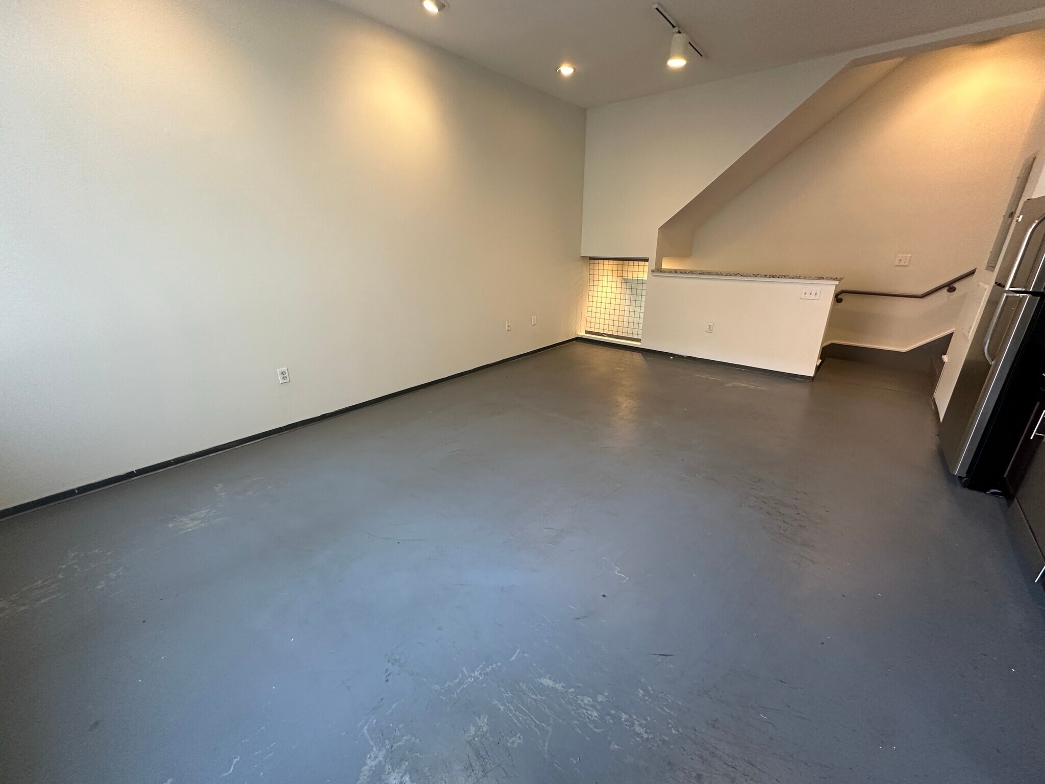 Building Photo - 117 E Berkeley St