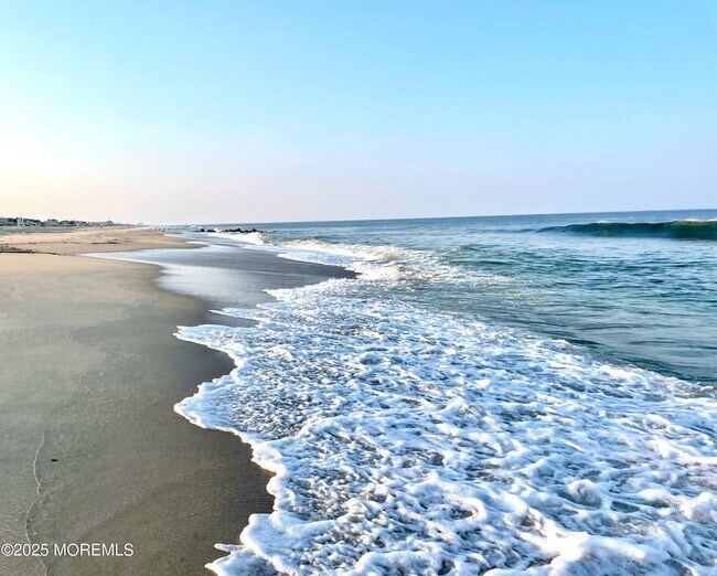 Building Photo - J162 Main St