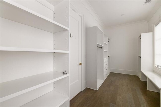 Building Photo - 306 Pinecrest Rd NE