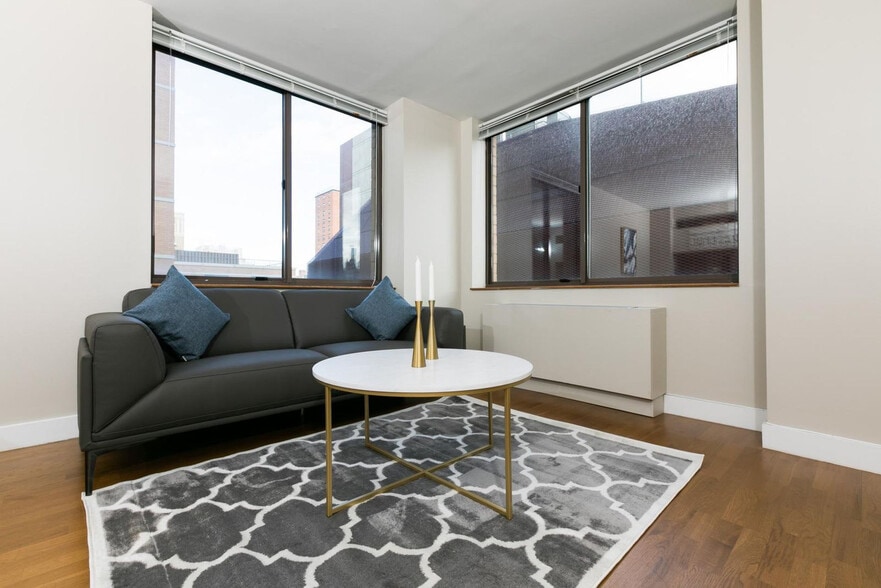 Primary Photo - 200 W 88th St