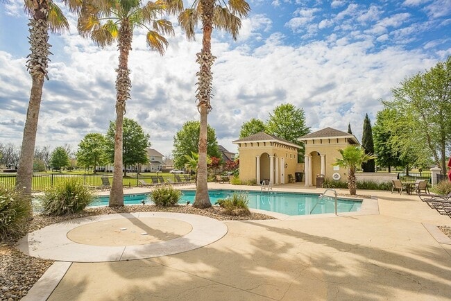 Building Photo - 9879 Volterra Ave