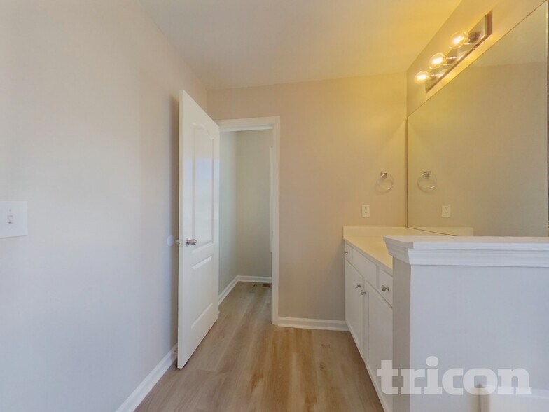 Building Photo - 38 Stonemont Ct