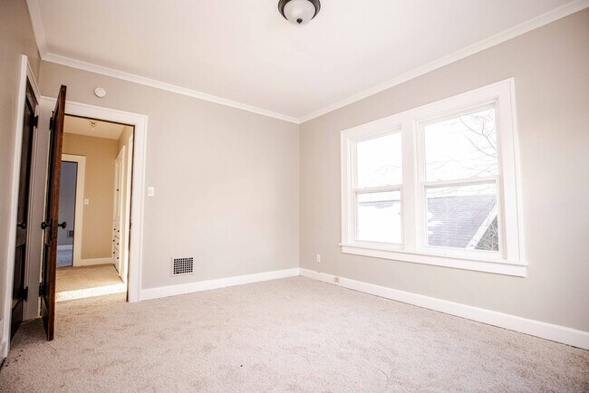 Building Photo - 1452 Rollins Rd