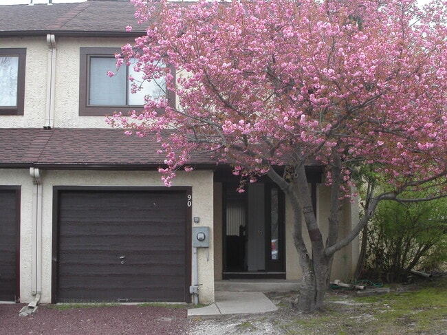 Building Photo - 90 Five Crown Royal