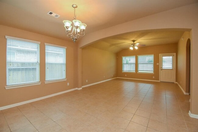 Building Photo - 26923 Glacier Creek Dr