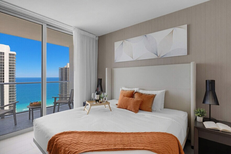 Building Photo - 4010 S Ocean Dr