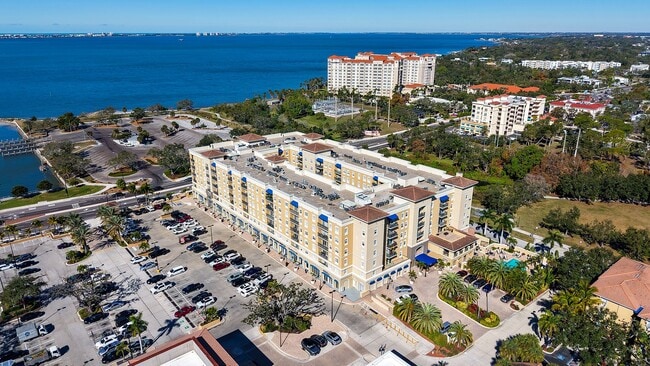 Building Photo - Annual furnished OPTIONAL 2-bed 2-bath upscale condo in the Broadway Promenade