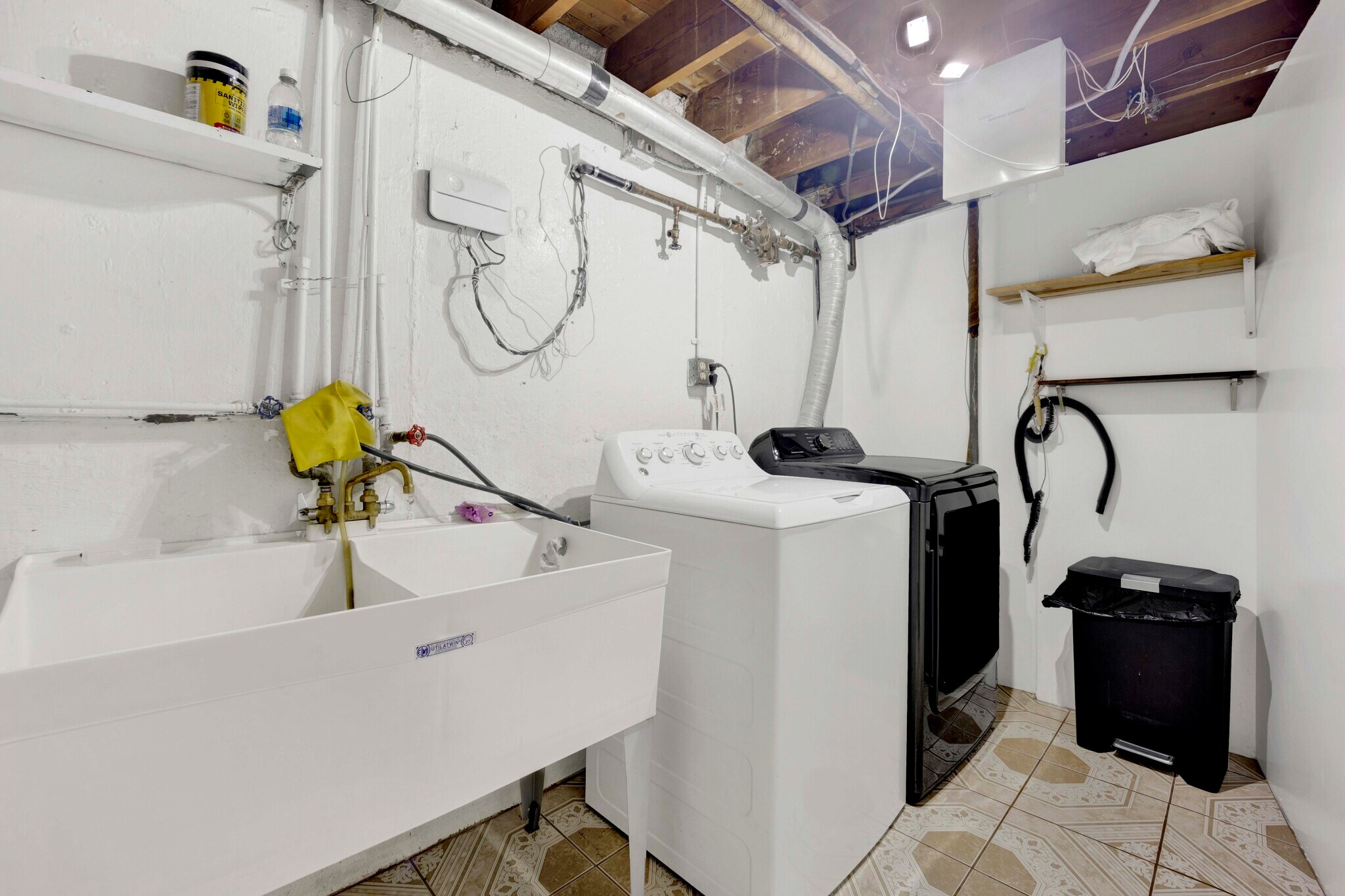 Building Photo - 9410 Lawler Ave