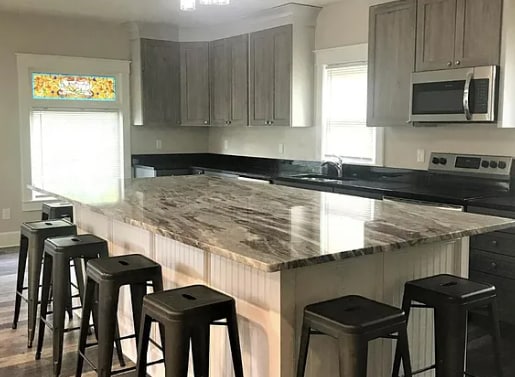 Building Photo - 35 Oak St