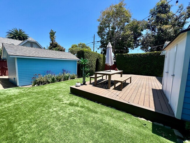 Building Photo - 2 bedroom, 2 bathroom Bright and Happy Home Near Downtown Santa Barbara