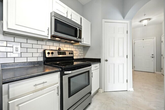 Building Photo - Bright Top-Floor Condo in Resort-Style Gated Community