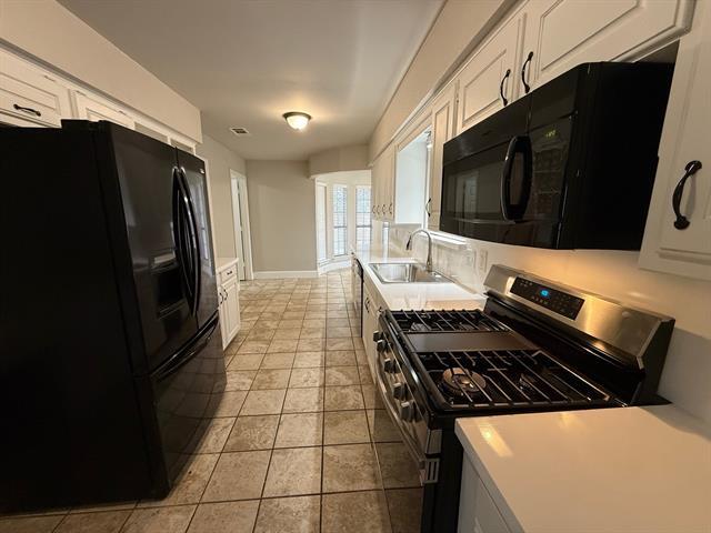 Building Photo - 318 Shade tree St