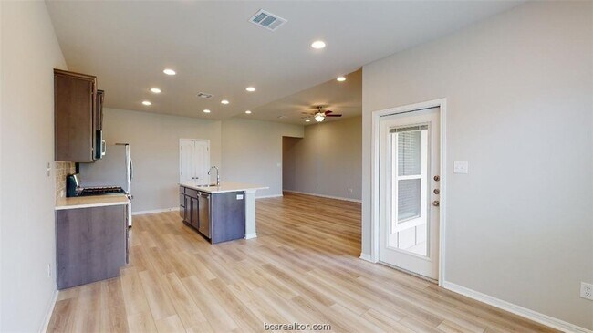 Building Photo - 6335 Spartan Dr