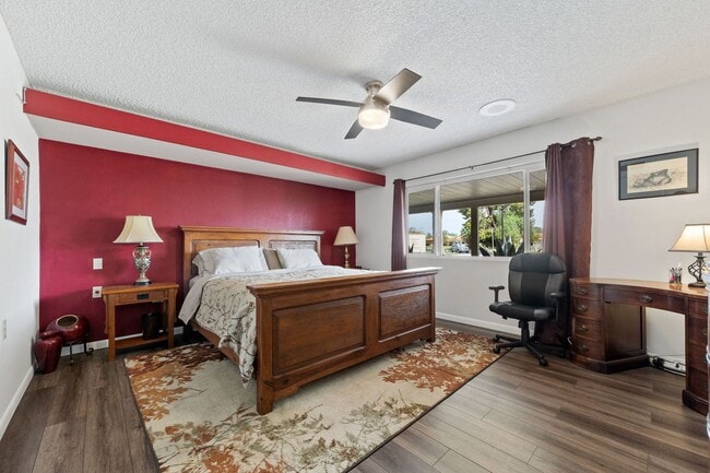 Building Photo - This beautifully appointed 3-bedroom, 2-bathroom condo seasonal rental Located in Leisure World A...