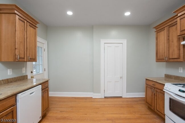 Building Photo - 31 Cloverhill Pl