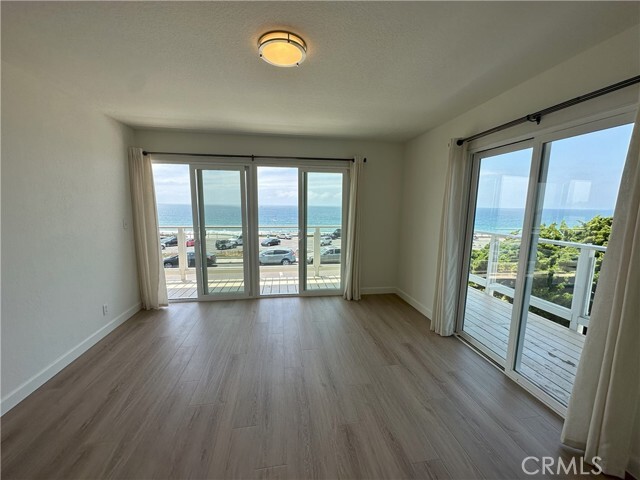 Building Photo - 320 Paseo De La Playa