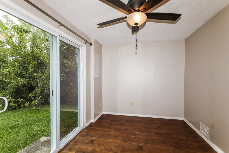 Building Photo - 822 Woodlark Dr