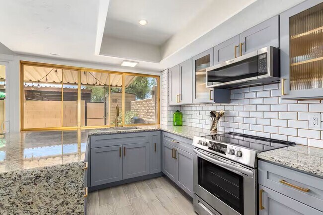 Building Photo - Heart of Old Town Scottsdale 2 bedroom 2.5 bathroom!