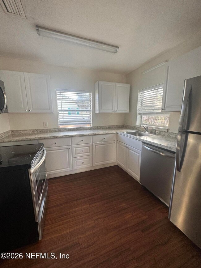 Building Photo - 210 13th Ave N