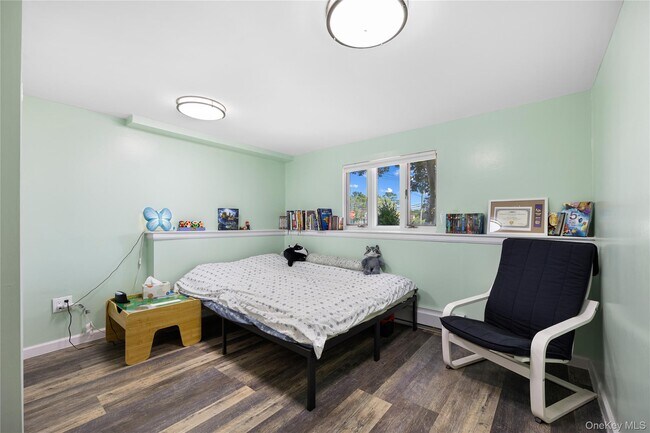 Building Photo - 2 York Ave