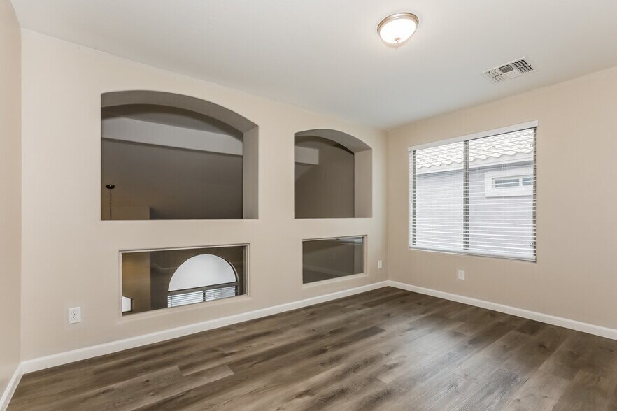 Building Photo - 9913 E Emelita Ave