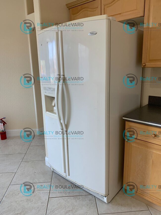 Building Photo - Beautiful 3 Bedroom, 2Bath, 3 Car Garage home in South Reno With Large Back Yard and Hot Tub!