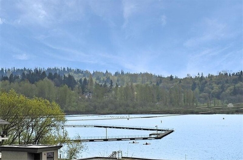 Building Photo - 9032 NE Juanita Dr